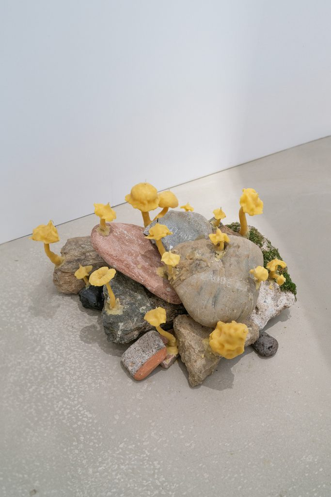 10 Rose Mahé-Cabel, Sans titre (cairn), 2022 © Gregg Bréhin : Scroll Galerie