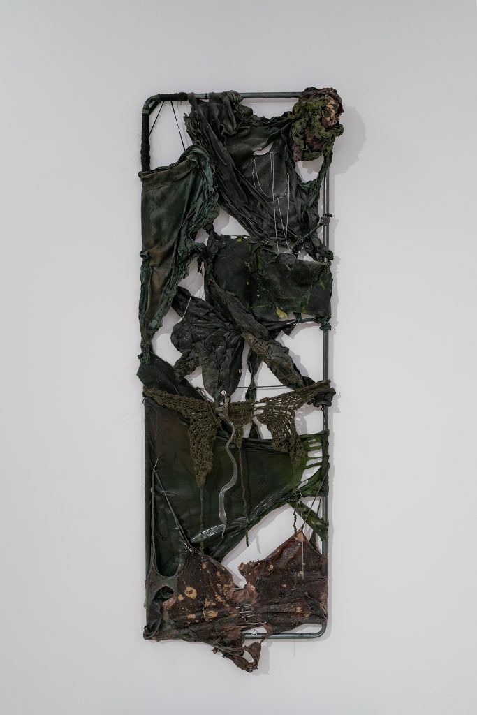 14 Anousha Mohtashami, Armures, 2023 © Gregg Bréhin : Scroll Galerie