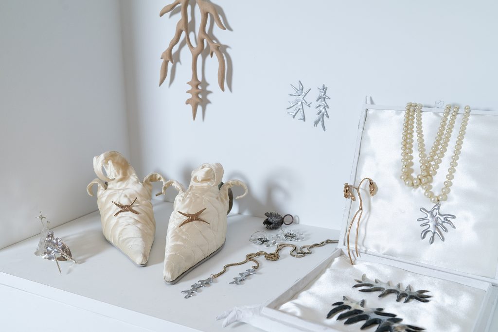 19 Mathilde Fenoll, Untitled (installation), 2023 #2 © Gregg Bréhin : Scroll Galerie