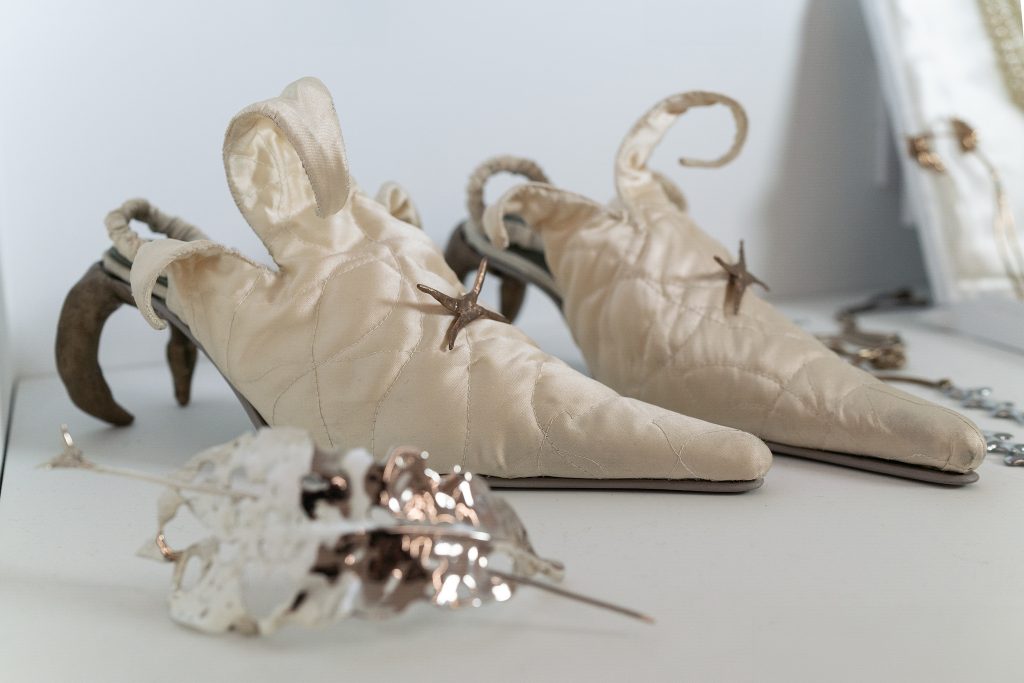 20 Mathilde Fenoll, Untitled (installation), 2023 #3 © Gregg Bréhin : Scroll Galerie